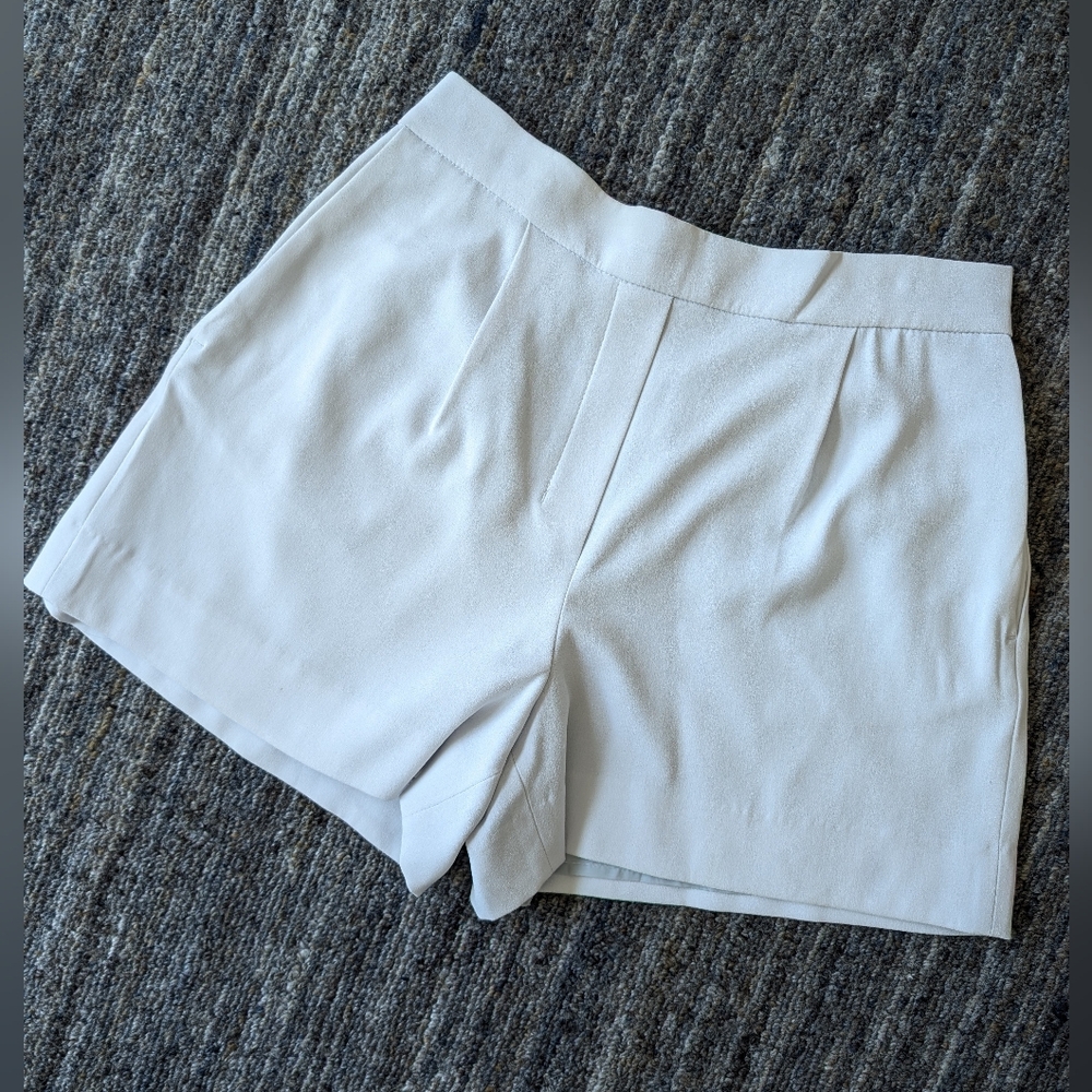 Aritzia Babaton Light Grey shorts size 6